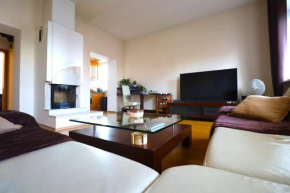 Moderný apartmán s krbom